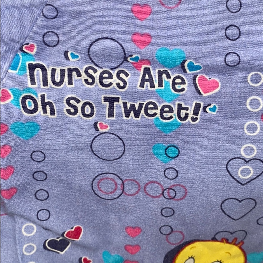 Tweety bird scrub top - Picture 2 of 4